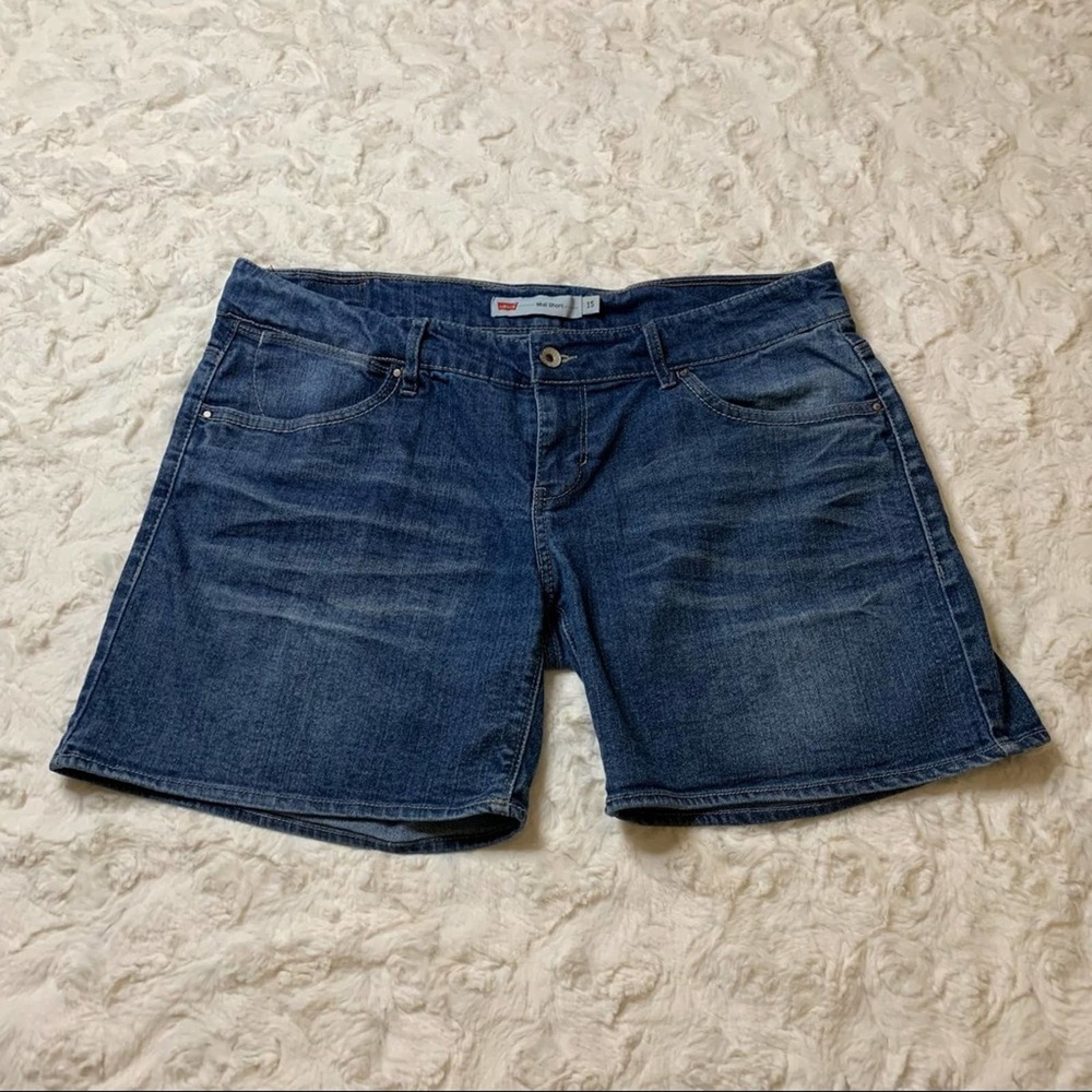 LEVI’S Authentic Juniors mid length medium wash shorts size 15